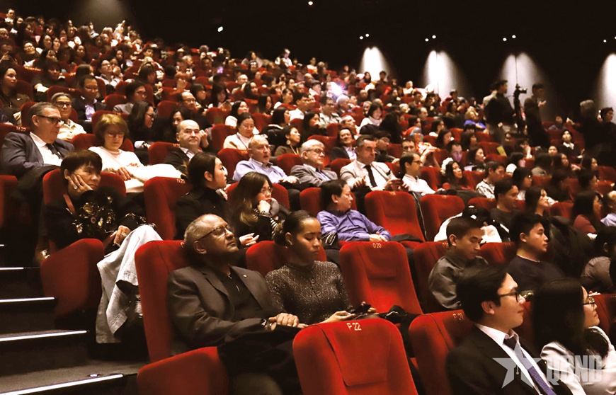 Imprint of “Red Rain” on audiences in Paris